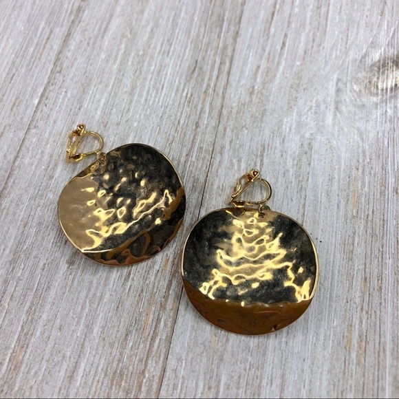 Vintage Hammered Shaped Disc Clip-on Earrings - Picture 4 of 8